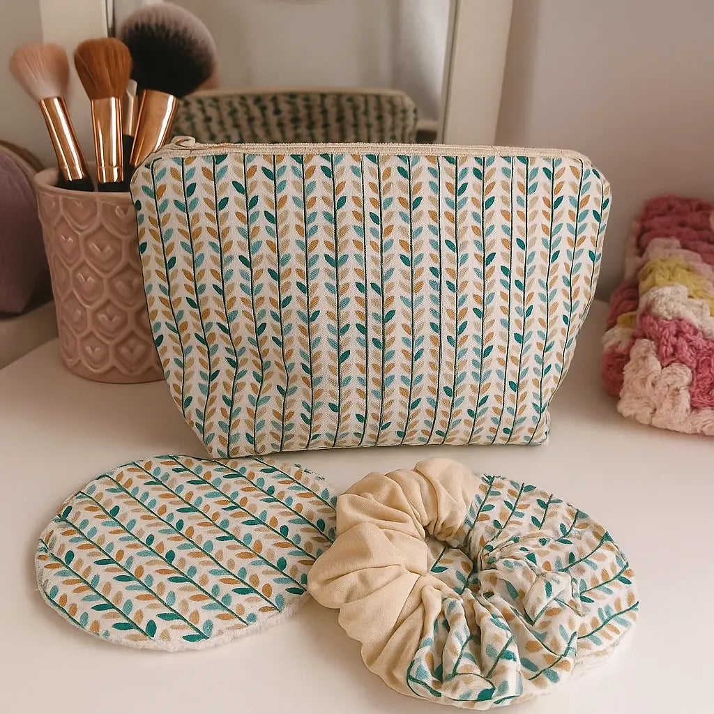 Trousse maquillage avec lingettes et chouchou assortis