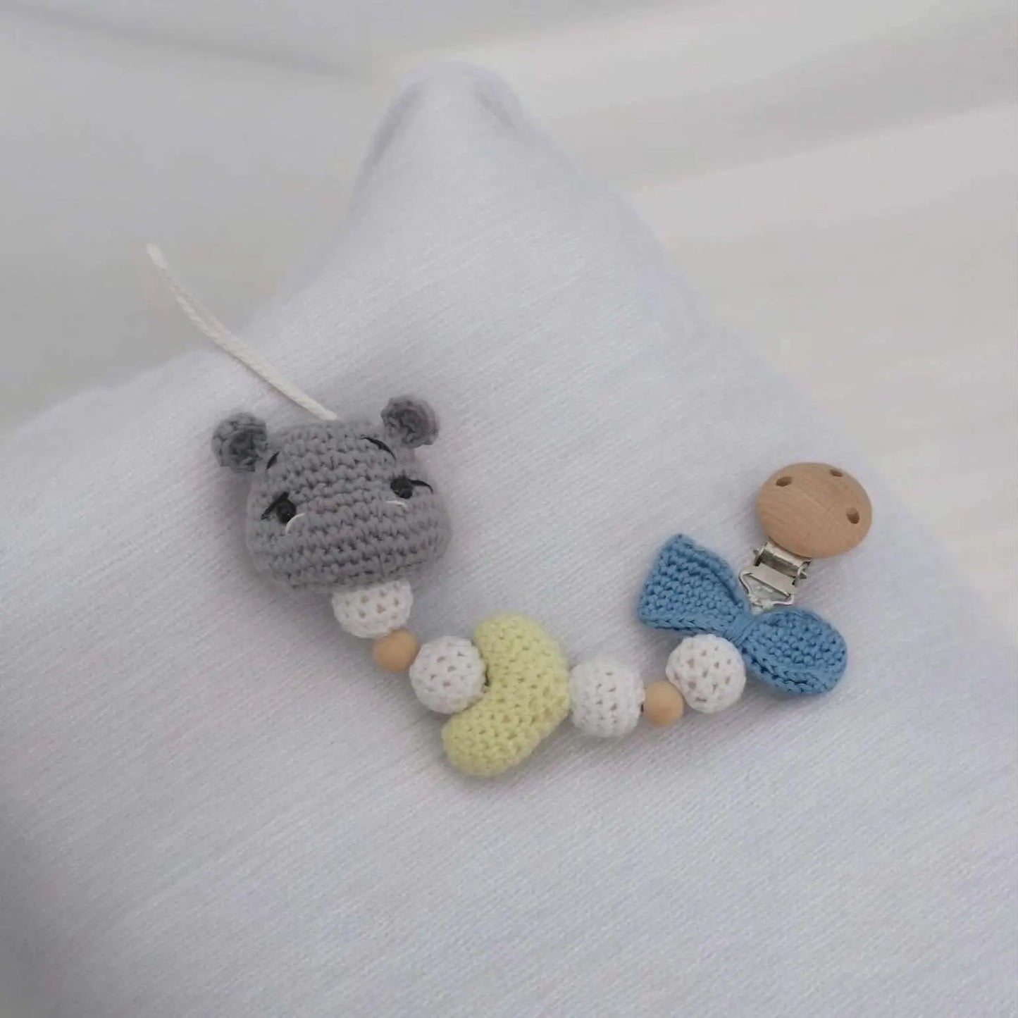 attache tétine hippopotame au crochet