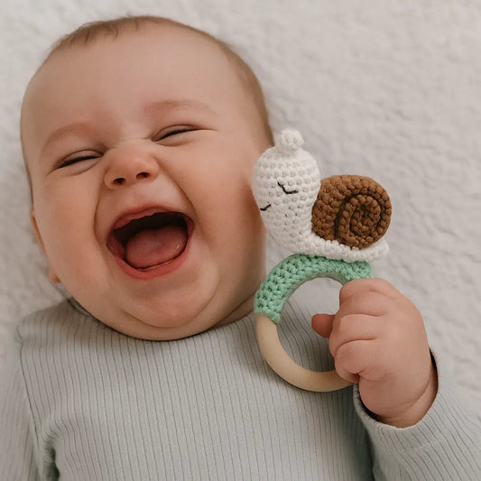 Hochet bébé escargot Coton et Bois : Le Compagnon Idéal de Bébé chtitdoudou
