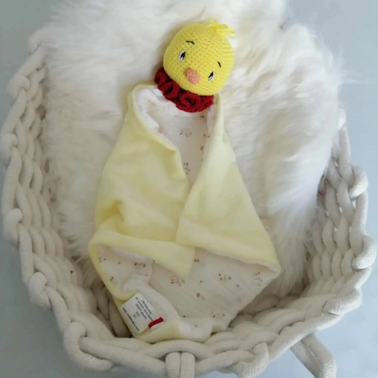 Doudou poussin jaune au crochet avec prénom personnalisé