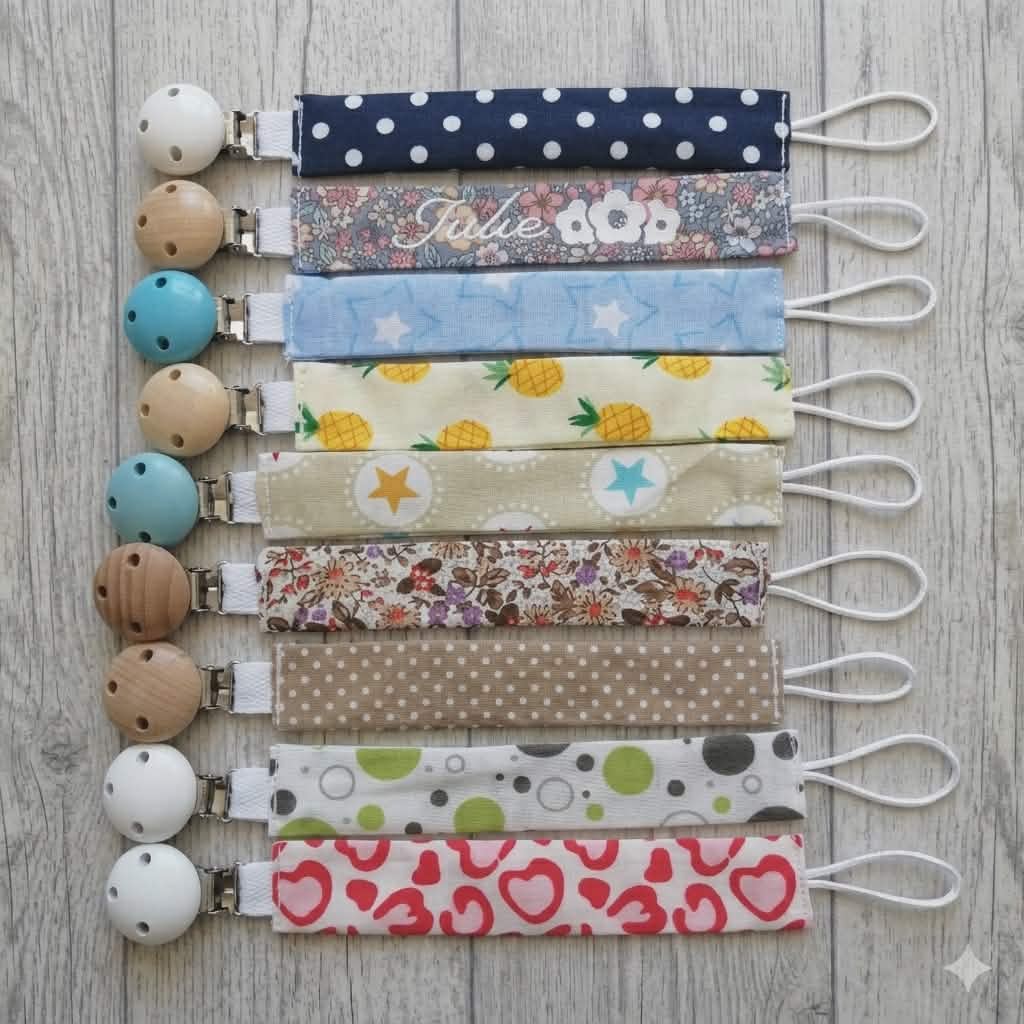 Attache tétine personnalisée en tissu avec prénom floqué