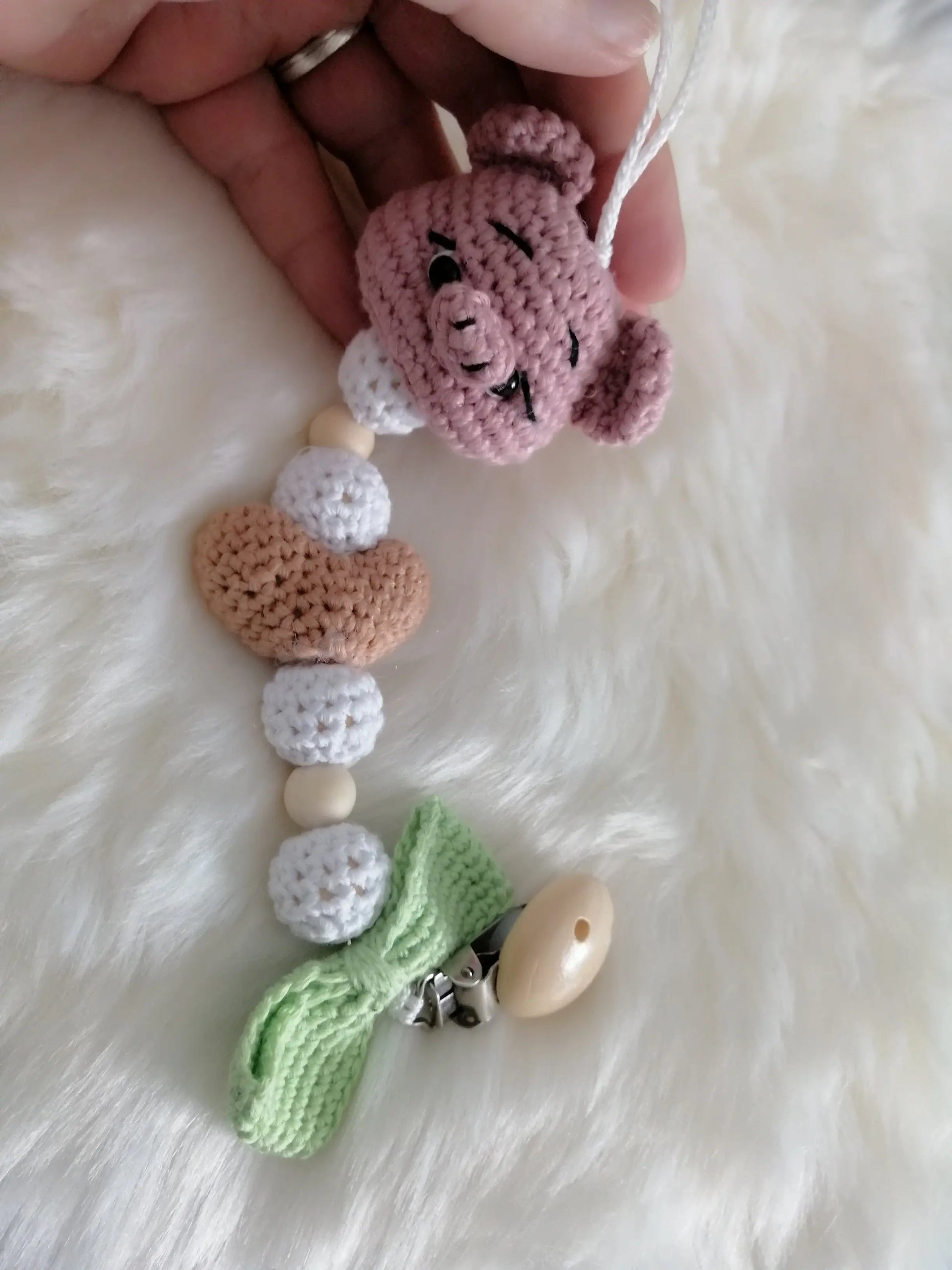 Attache tétine en crochet en forme de cochon rose