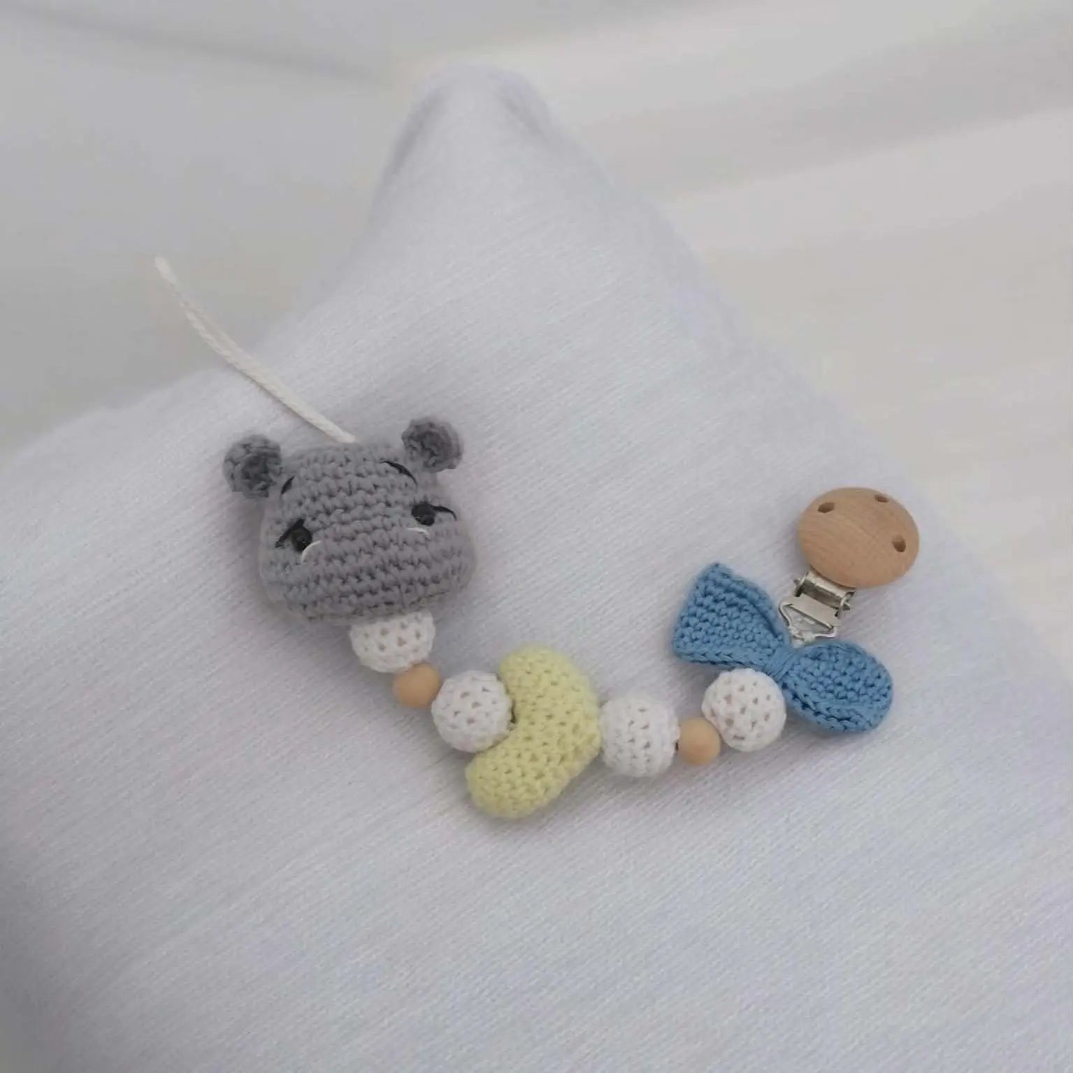 attache tétine hippopotame au crochet