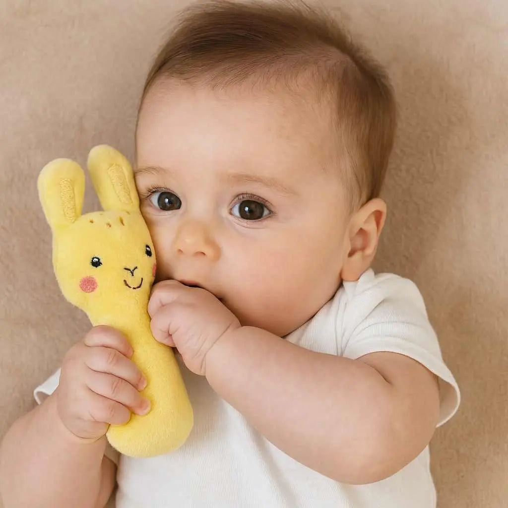 Hochet lapin jaune au crochet fait main pour bébé, jouet d’éveil sensoriel sécurisé CE