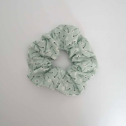 Chouchou vert d'eau fait main en tissu coton avec motif pissenlits