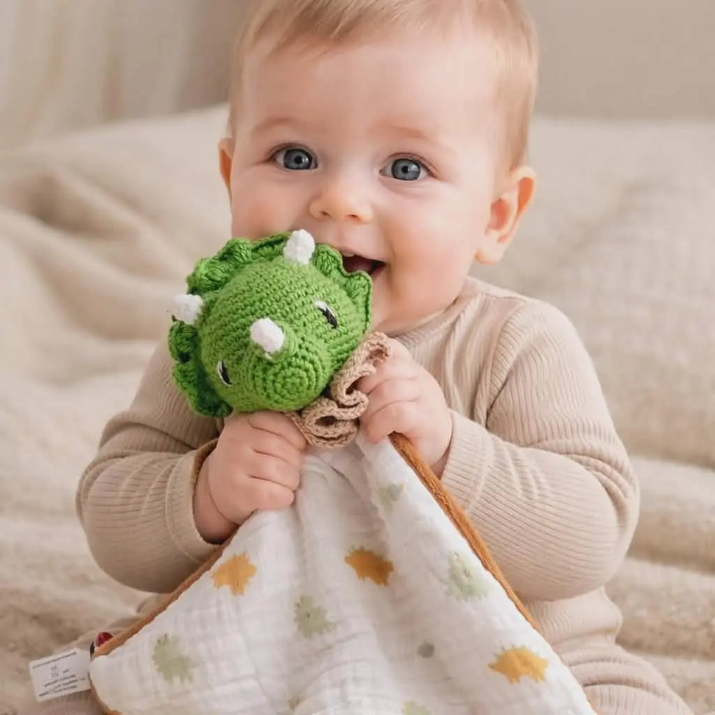Doudou dinosaure bébé personnalisé au crochet avec lange en coton doux