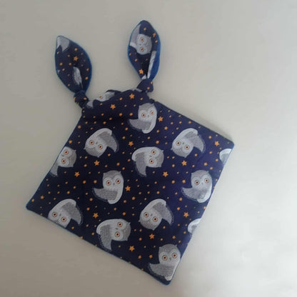 Doudou lapin noué blanc à motifs chouette, doudou doux et rassurant pour bébé