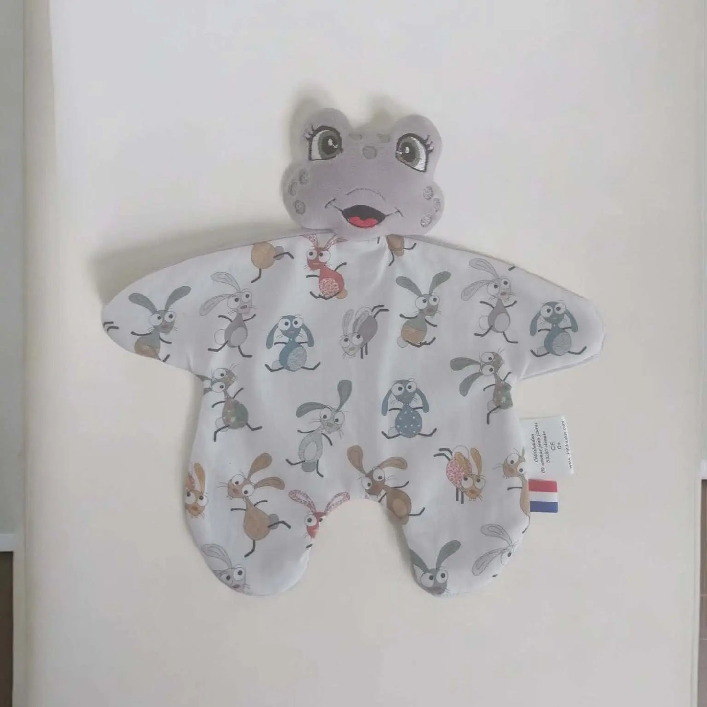 doudou grenouille grise bébé fait main 