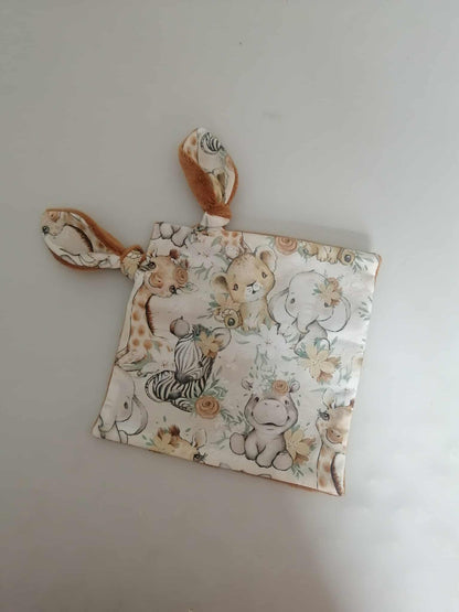 Doudou Lapin Noué Oeko-Tex – Fait main avec amour | Chtitdoudou chtitdoudou