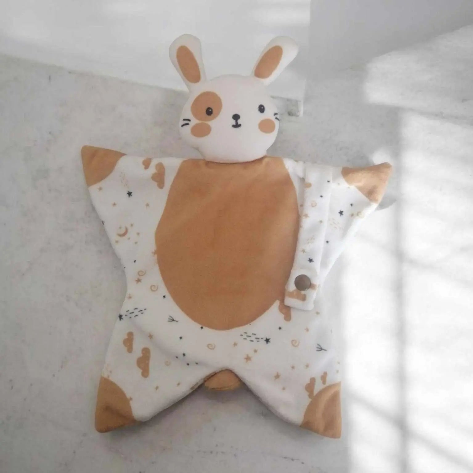 Doudou lapin doux et câlin pour bébé, en peluche