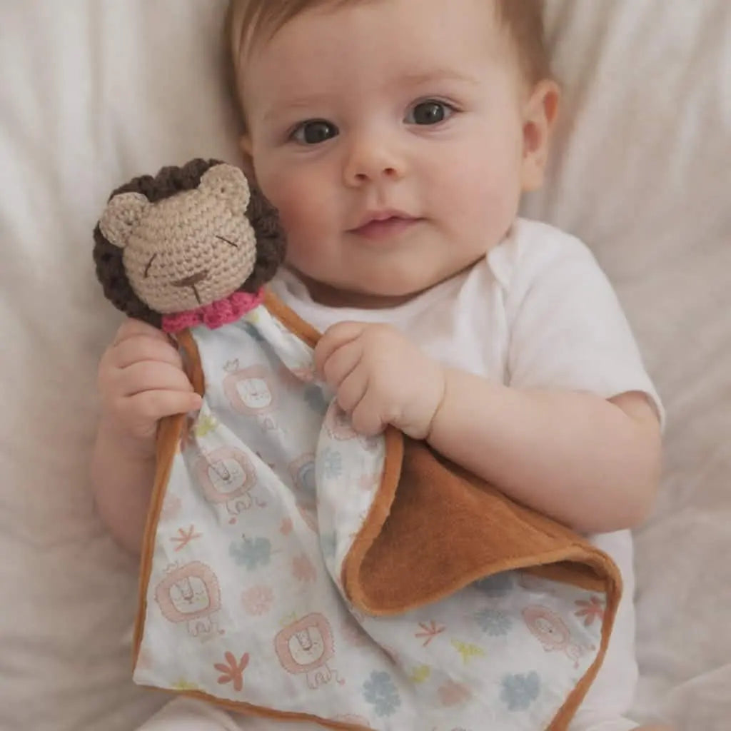 Doudou lion personnalisé au crochet fait main pour bébé