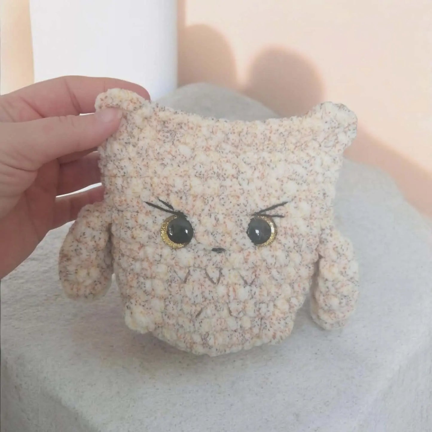 Hibou en crochet fait main avec de grands yeux expressifs