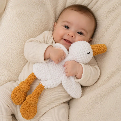 Peluche oie Crochetée à la Main – Douceur Infinie en Fil Chenille pour Bébé